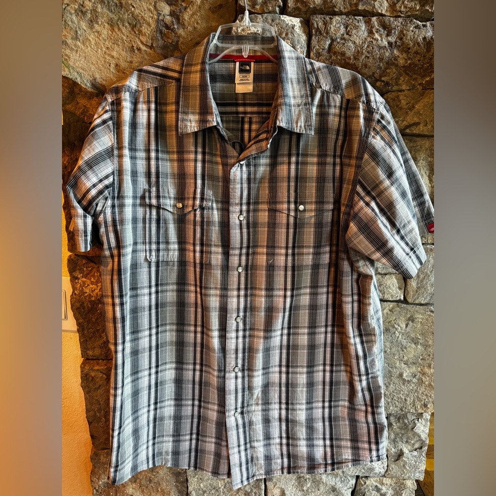 The North Face men’s XL short sleeve button shirt